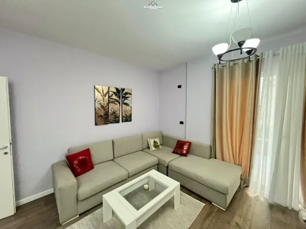 Tirane, jap me qera apartament 1+1+Ballkon Kati 2, 76 m² 680 € (Liqeni i Thate, prane Radisonit)