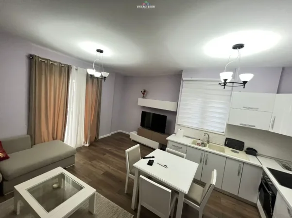 Tirane, jap me qera apartament 1+1+Ballkon Kati 2, 76 m² 680 € (Liqeni i Thate, prane Radisonit)