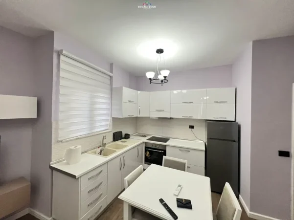 Tirane, jap me qera apartament 1+1+Ballkon Kati 2, 76 m² 680 € (Liqeni i Thate, prane Radisonit)