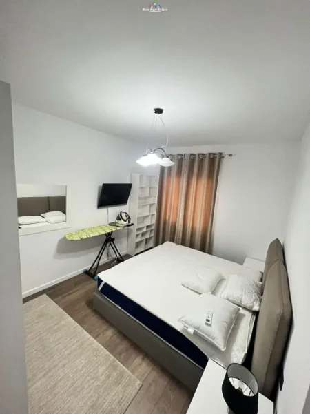 Tirane, jap me qera apartament 1+1+Ballkon Kati 2, 76 m² 680 € (Liqeni i Thate, prane Radisonit)