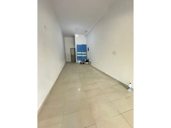 Vlore, shitet ambjent biznesi Kati 0, 31 m² 45.000 € (Lungomare)
