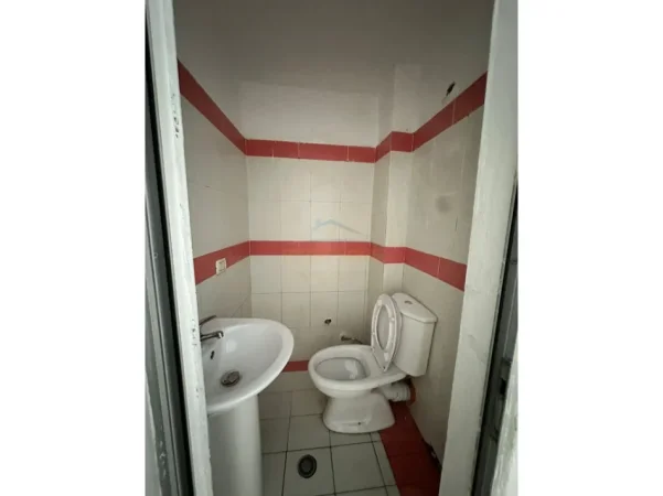 Vlore, shitet ambjent biznesi Kati 0, 31 m² 45.000 € (Lungomare)
