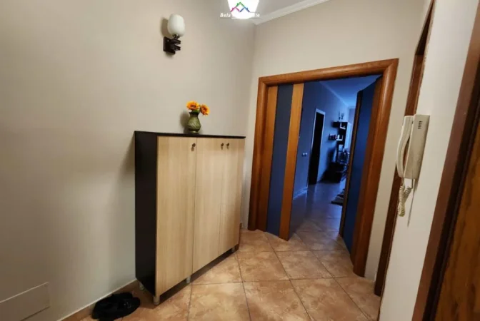 Tirane, jepet me qera apartament 2+1 Kati 4, 100 m² 800 € (myslym shyr)