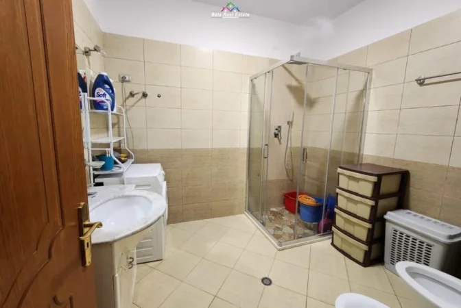 Tirane, jepet me qera apartament 2+1 Kati 4, 100 m² 800 € (myslym shyr)
