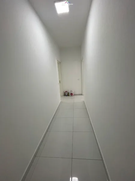 Tirane, jap me qera zyre Kati 2, 105 m² 1.050 € (Komuna e Parisit, Kompleksi Kika)