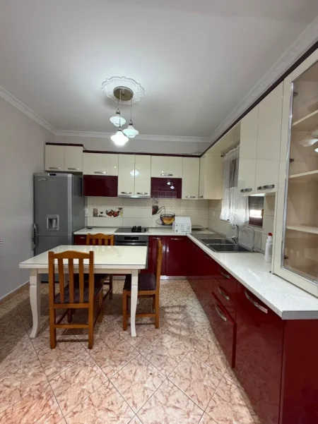 jepet me qira 550 euro ne selite