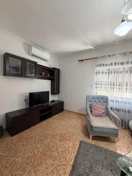 jepet me qira 550 euro ne selite