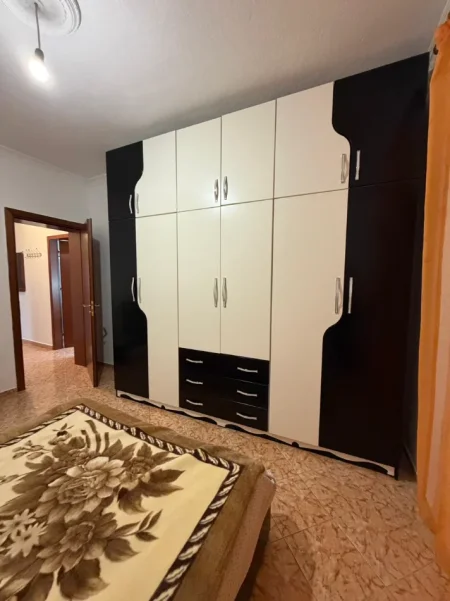 jepet me qira 550 euro ne selite