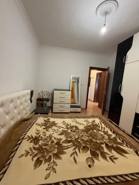 jepet me qira 550 euro ne selite