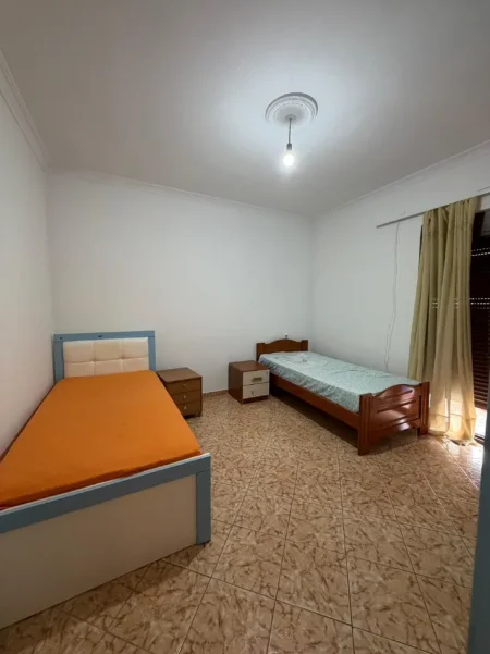 jepet me qira 550 euro ne selite
