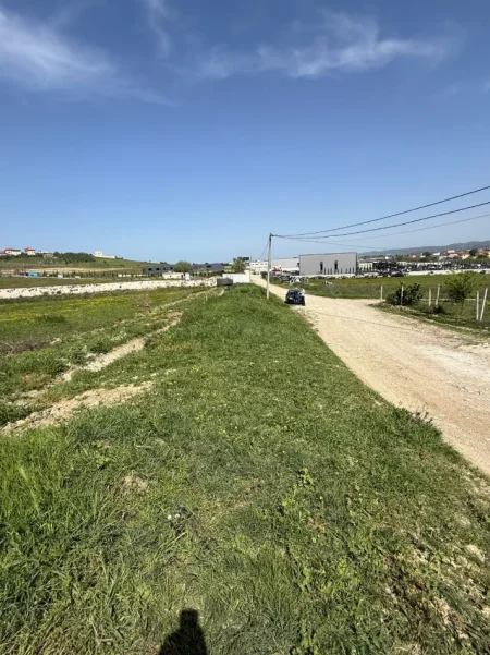 Durres, shitet toke , (Koxhas)