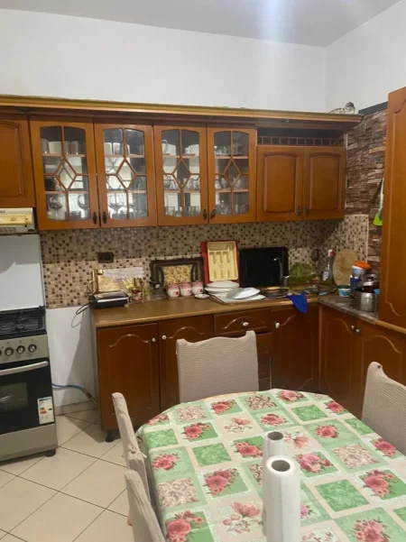Durres, shitet shtepi 4+1 , 300 m² 230.000 € (Sukth)