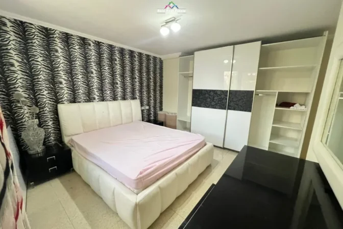 Tirane, jepet me qera apartament 2+1 Kati 2, 108 m² 750 € (bulevardi zogu i pare)