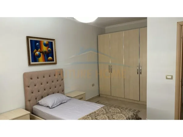 Tirane, jepet me qera apartament 2+1+Ballkon Kati 5, 80 m² 600 € (don bosko)