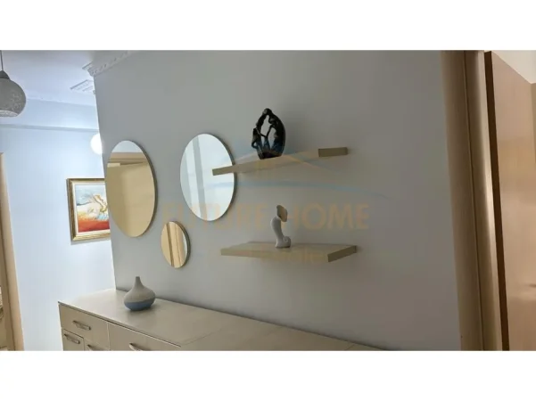 Tirane, jepet me qera apartament 2+1+Ballkon Kati 5, 80 m² 600 € (don bosko)