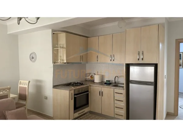 Tirane, jepet me qera apartament 2+1+Ballkon Kati 5, 80 m² 600 € (don bosko)