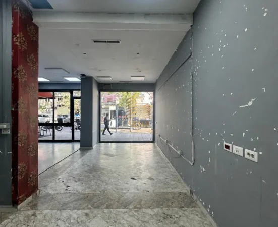 Tirane, jepet me qera ambjent biznesi Kati 0, 35 m² 3.000 € (Rruga e Kavajes)