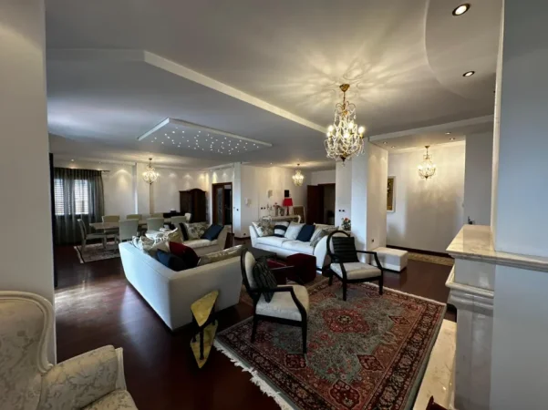 Tirane, jepet me qera apartament 4+1+Ballkon Kati 10, 382 m² (Blloku)