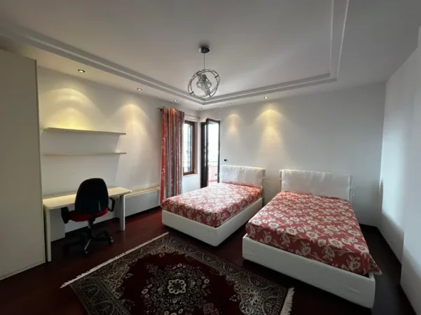 Tirane, jepet me qera apartament 4+1+Ballkon Kati 10, 382 m² (Blloku)