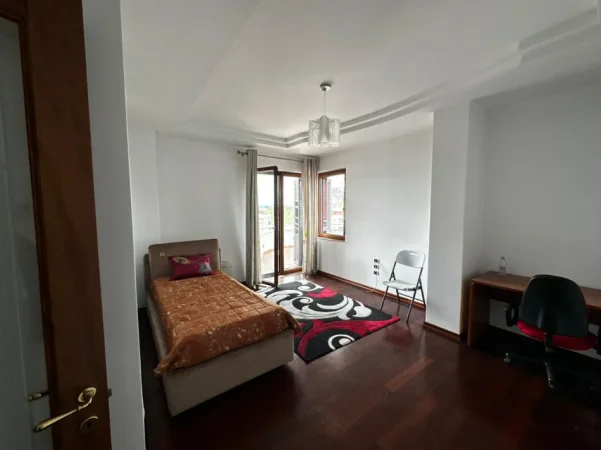 Tirane, jepet me qera apartament 4+1+Ballkon Kati 10, 382 m² (Blloku)