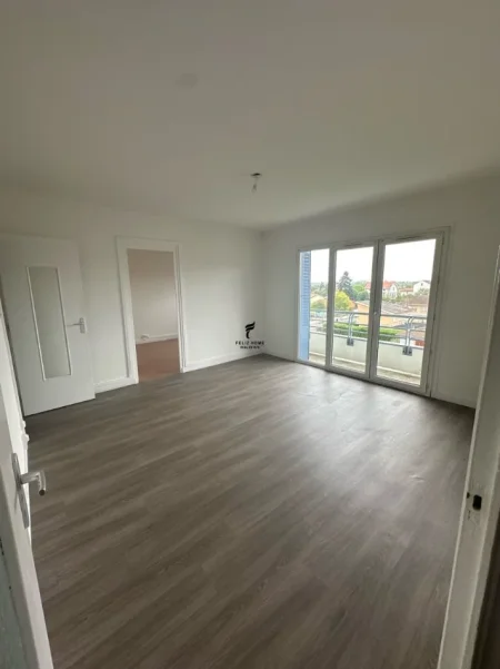 Tirane, shitet garsonier Kati 4, 34 m² 110.000 € (PAZARI I RI)