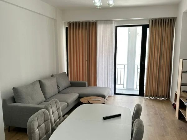 Tirane, jepet me qera apartament 2+1+Ballkon , 90 m² 550 € 