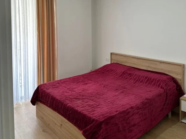 Tirane, jepet me qera apartament 2+1+Ballkon , 90 m² 550 € 