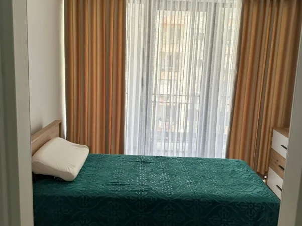 Tirane, jepet me qera apartament 2+1+Ballkon , 90 m² 550 € 