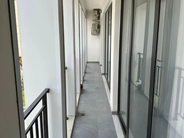 Tirane, jepet me qera apartament 2+1+Ballkon , 90 m² 550 € 