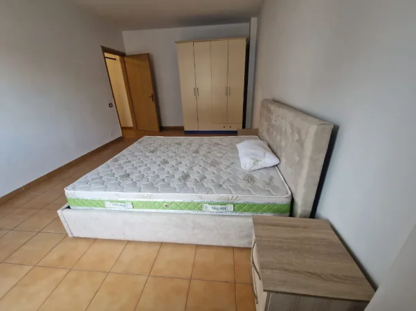 Tirane, jepet me qera Apartament 2+1, Kati 8, 80 m², Çmimi 55.000 Lekë të Reja, tek 21 Dhjetori, Tiranë.