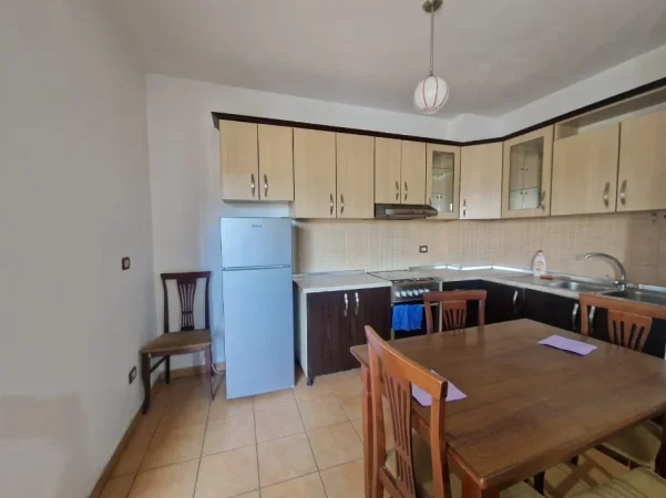 Tirane, jepet me qera Apartament 2+1, Kati 8, 80 m², Çmimi 55.000 Lekë të Reja, tek 21 Dhjetori, Tiranë.