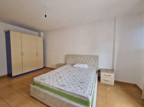 Tirane, jepet me qera Apartament 2+1, Kati 8, 80 m², Çmimi 55.000 Lekë të Reja, tek 21 Dhjetori, Tiranë.