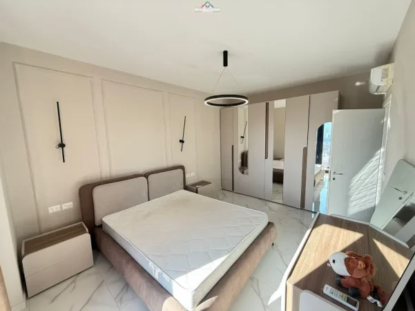 Tirane, jepet me qera apartament 3+1+Ballkon Kati 15, 130 m² 1.500 € (21 Dhjetori, rruga e Kavajes, Tirana Garden Building)