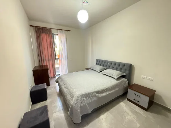 Tirane, jepet me qera apartament 1+1+Ballkon Kati 7, 65 m² 500 € 
