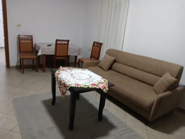 Tirane, jepet me qera apartament 1+1 Kati 2, 75 m² 400 € (Qyteti Studenti)