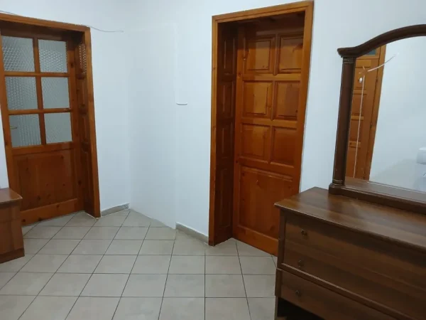 Tirane, jepet me qera apartament 1+1 Kati 2, 75 m² 400 € (Qyteti Studenti)