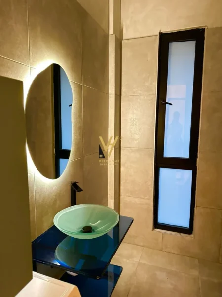 Tirane, jepet me qera apartament 1+1+Ballkon Kati 6, 70 m² 1.050 € (SQUARE 21)
