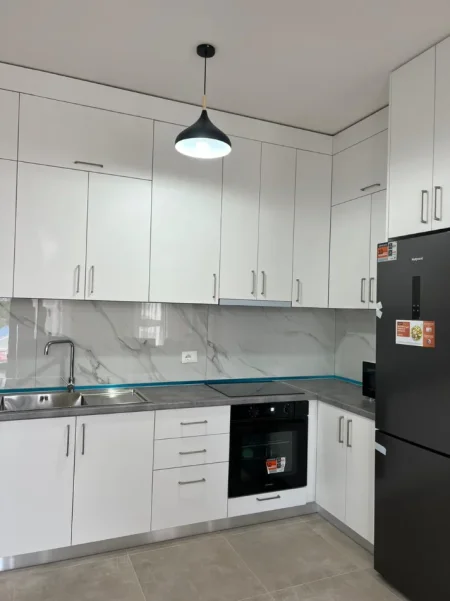 Tirane, jepet me qera apartament 1+1+Ballkon Kati 3, 75 m² 500 € 