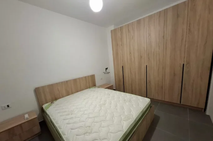 Tirane, jepet me qera apartament 2+1 Kati 3, 115 m² 650 € (5 MAJI)