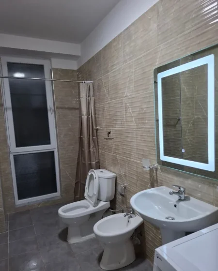 Tirane, jepet me qera apartament 2+1 Kati 3, 115 m² 650 € (5 MAJI)
