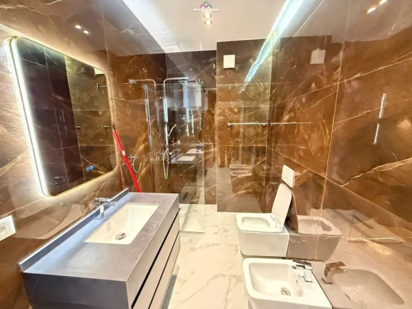 Tirane, jepet me qera apartament 1+1+Ballkon Kati 2, 72 m² 680 € (Zogu i Zi, Rruga Dritan Hoxha, Kompleksi Aura)