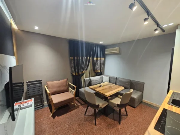 Tirane, jepet me qera apartament 1+1 Kati 2, 57 m² 620 € (Qender, tek Shallvaret)