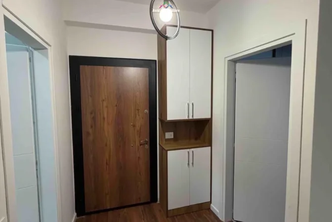 Tirane, jepet me qera apartament 1+1+Ballkon Kati 5, 75 m² 470 € (sokrat miho)