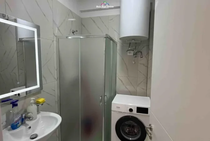 Tirane, jepet me qera apartament 1+1+Ballkon Kati 5, 75 m² 470 € (sokrat miho)