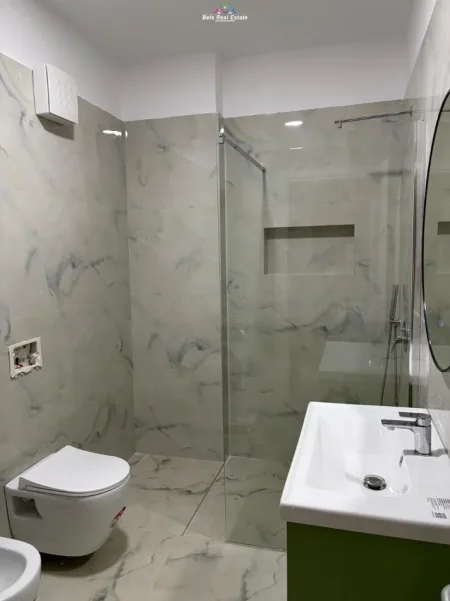 Tirane, jepet me qera apartament 1+1 Kati 6, 75 m² 550 € (Zogu i Zi, rruga Dritan Hoxha, Kompleksi Aura)