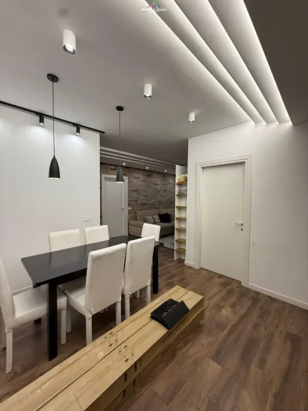 Tirane, jepet me qera apartament 1+1+Ballkon Kati 2, 110 m² 800 € (Fusha e Aviacionit, Kompleksi Turdiu)