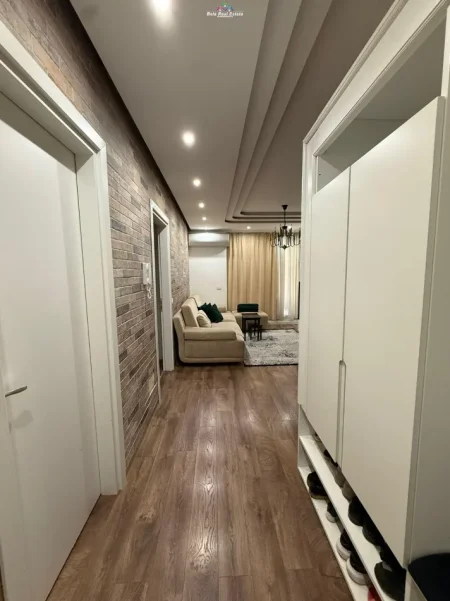 Tirane, jepet me qera apartament 1+1+Ballkon Kati 2, 110 m² 800 € (Fusha e Aviacionit, Kompleksi Turdiu)