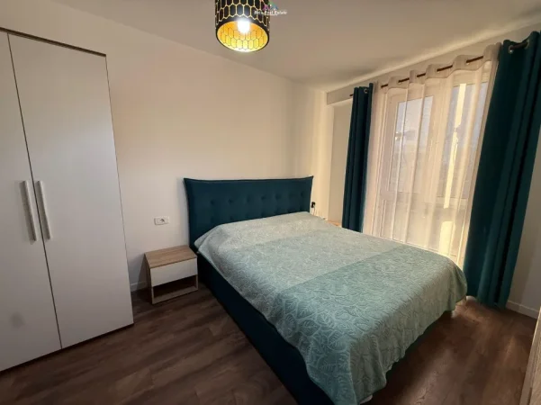 Tirane, jepet me qera apartament 1+1+Ballkon Kati 2, 110 m² 800 € (Fusha e Aviacionit, Kompleksi Turdiu)