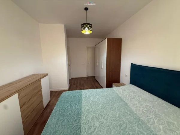 Tirane, jepet me qera apartament 1+1+Ballkon Kati 2, 110 m² 800 € (Fusha e Aviacionit, Kompleksi Turdiu)