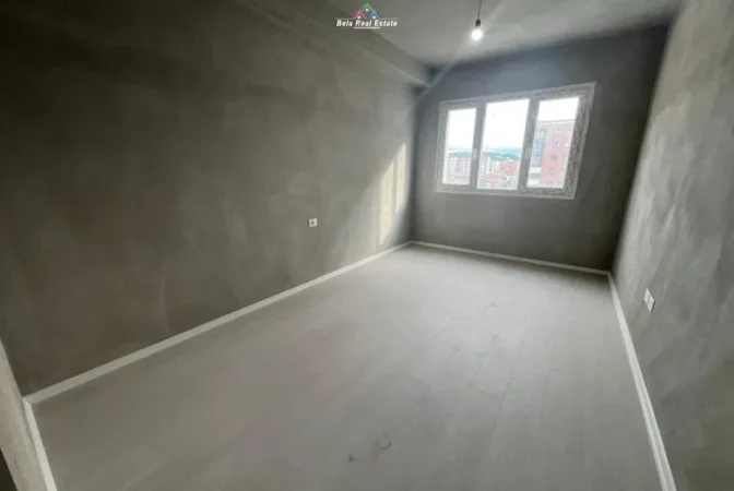 Tirane, jepet me qera zyre Kati 4, 140 m² 530 € (kompleksi river residence)